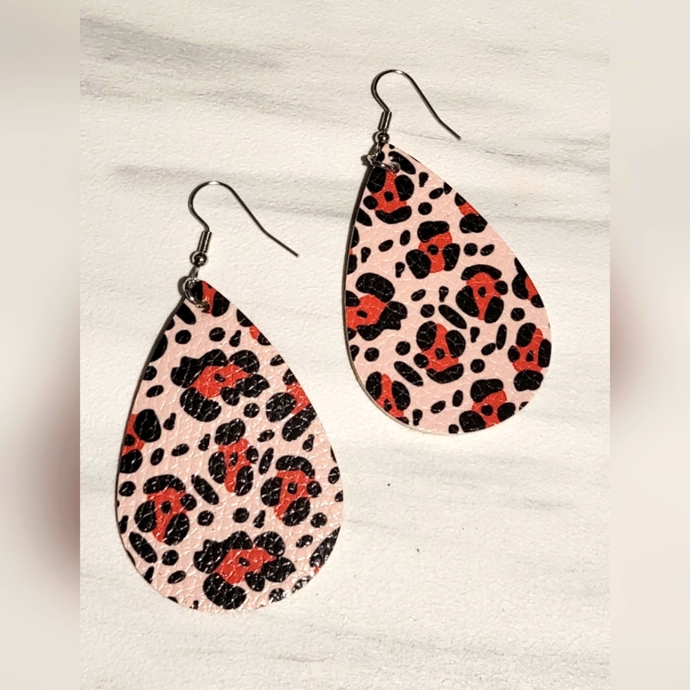 Pink leopard print‎ leather earrings//boho//cowgirl//Southwestern//